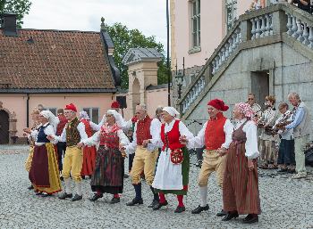 Performance in front of Hesselby Castle